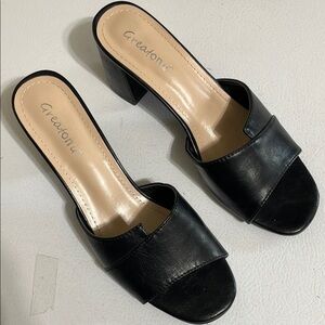 GreatonU Women's Black Slip On Low Chunky Heels. Very Good Condition. Size 7.5.